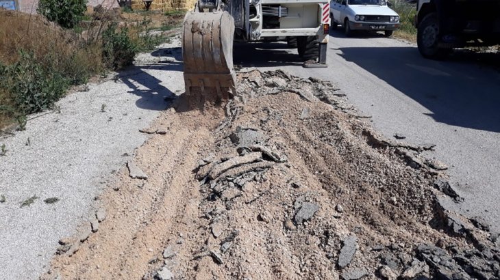 İçeriçumra'da yol onarım çalışmaları devam ediyor 