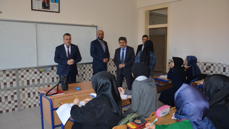 Başkan Oflaz  Temel Dini Bilgiler Sınavına  katılan öğrencilere başarılar diledi   