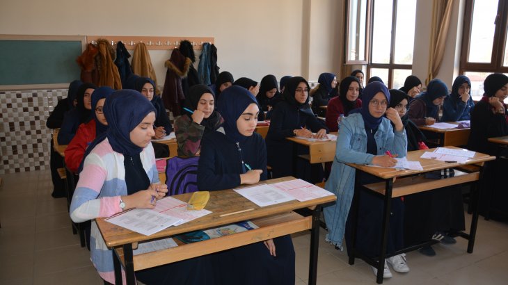 Başkan Oflaz  Temel Dini Bilgiler Sınavına  katılan öğrencilere başarılar diledi   