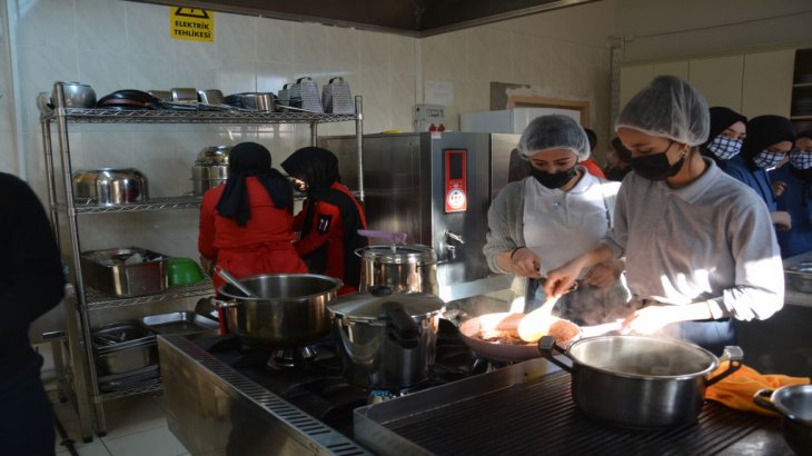    Çumra'da 'Haydi Pişir Bakalım Yarışması' Başladı 
