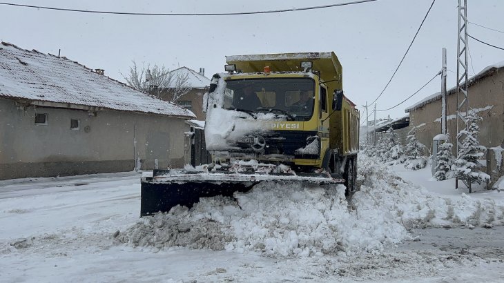 Çumra'da Belediye Ekiplerinden Yoğun Kar Mesaisi